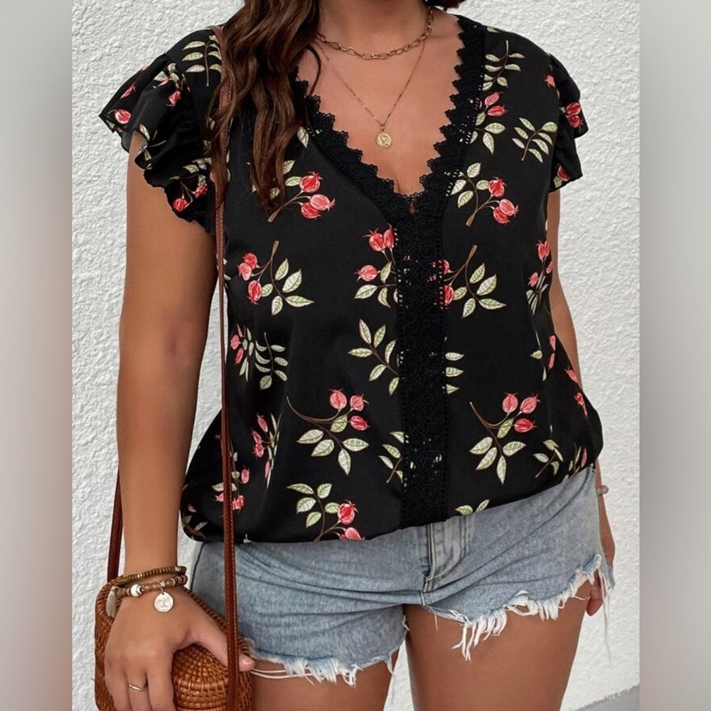 Black cherry print lace detail flutter sleeve top size 2XL